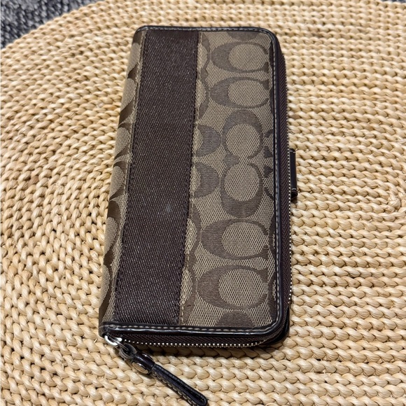 Coach Brown Signature C Zip Around Wallet - Picture 2 of 9